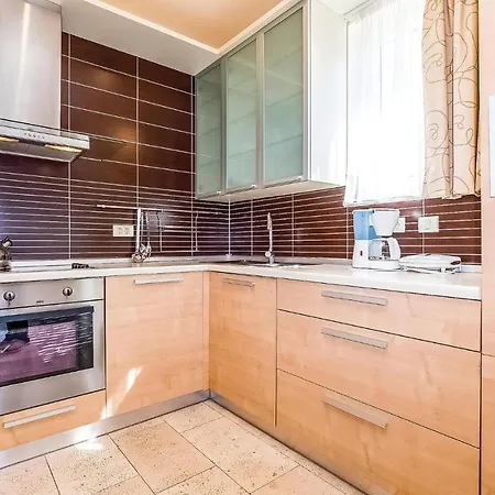 Stunning In With Outdoor Swimming Pool, 2 Bedrooms And Wifi Нови-Винодолски