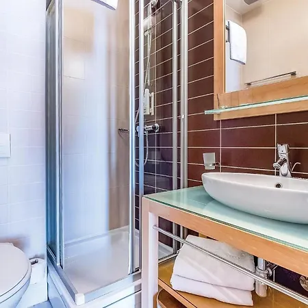 Stunning In With Outdoor Swimming Pool, 2 Bedrooms And Wifi Нови-Винодолски