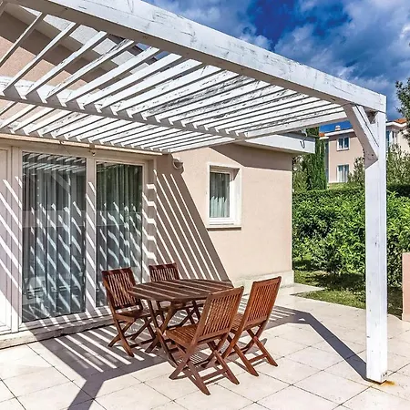 Stunning In With Outdoor Swimming Pool, 2 Bedrooms And Wifi Апартаменты *