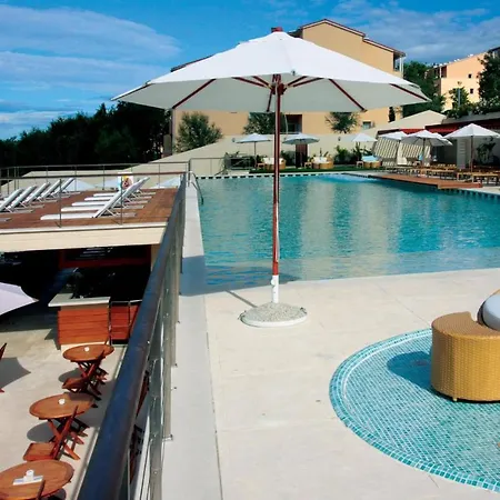 Апартаменты Stunning In With Outdoor Swimming Pool, 2 Bedrooms And Wifi