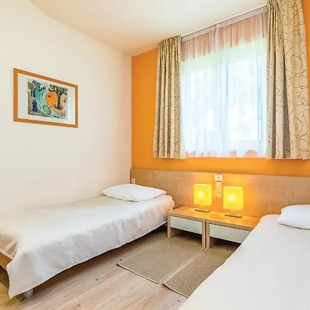 Stunning In With Outdoor Swimming Pool, 2 Bedrooms And Wifi Апартаменты Нови-Винодолски