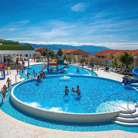 Апартаменты Stunning In With Outdoor Swimming Pool, 2 Bedrooms And Wifi