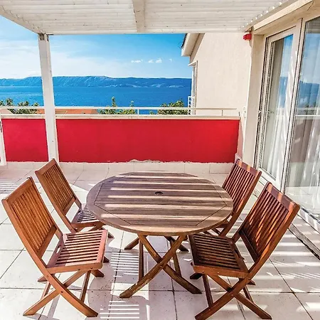 Stunning In With Outdoor Swimming Pool, 2 Bedrooms And Wifi Нови-Винодолски