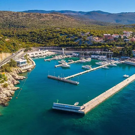 Апартаменты Stunning In With Outdoor Swimming Pool, 2 Bedrooms And Wifi