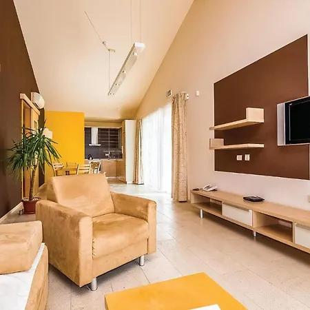 Stunning In With Outdoor Swimming Pool, 2 Bedrooms And Wifi Novi Vinodolski