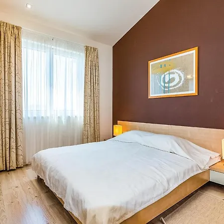 Apartment Stunning In With Outdoor Swimming Pool, 2 Bedrooms And Wifi Novi Vinodolski