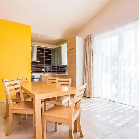 Apartment Stunning In With Outdoor Swimming Pool, 2 Bedrooms And Wifi