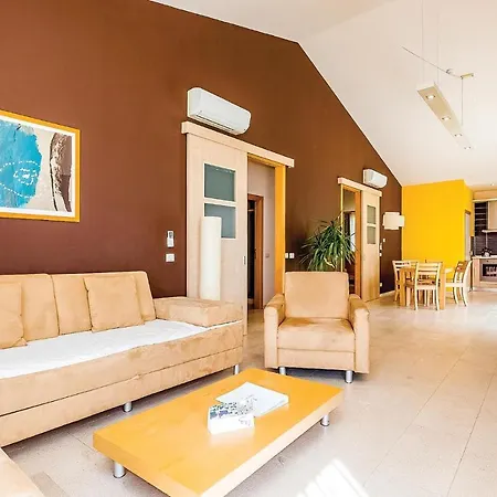 Stunning In With Outdoor Swimming Pool, 2 Bedrooms And Wifi Apartment