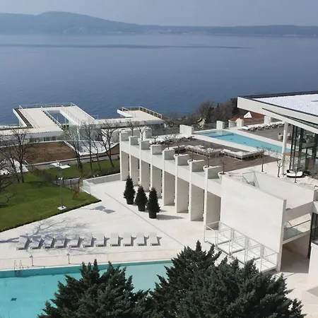Apartment Stunning In With Outdoor Swimming Pool, 2 Bedrooms And Wifi Novi Vinodolski